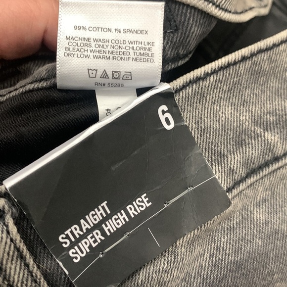 Express Super High Waisted Faded Black Cropped Straight Jeans- NWT - Picture 15 of 15